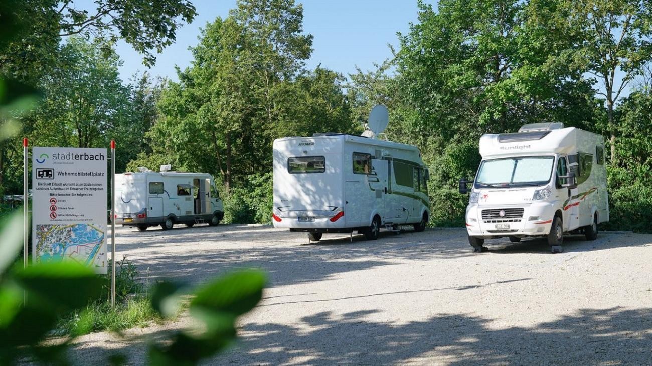 Wohnmobilstellplatz Erbach Wohnmobilstellplatz, Wohnmobile, Gebüsch