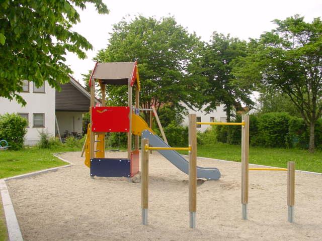 Spielplatz mit Spielgeräten
