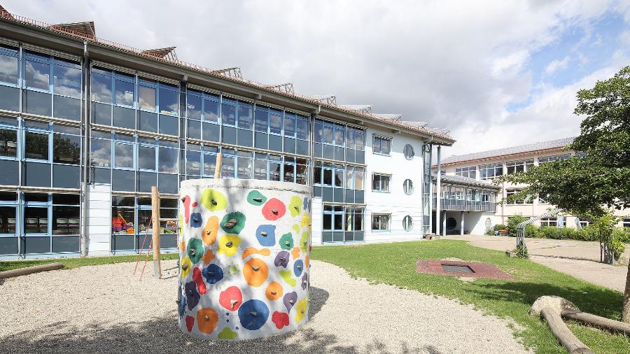 Gebäude der Grundschule Dellmensingen