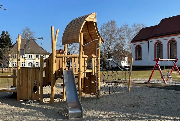 Spielplatz Ortsplatz Bach